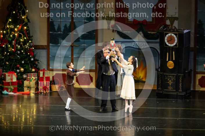 20251220182508-EQ7A0490