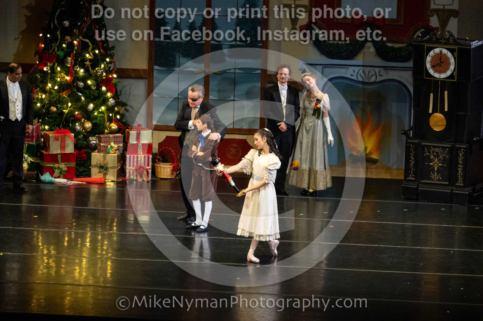 20251220182514-EQ7A0494