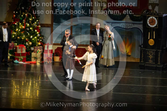 20251220182514-EQ7A0494