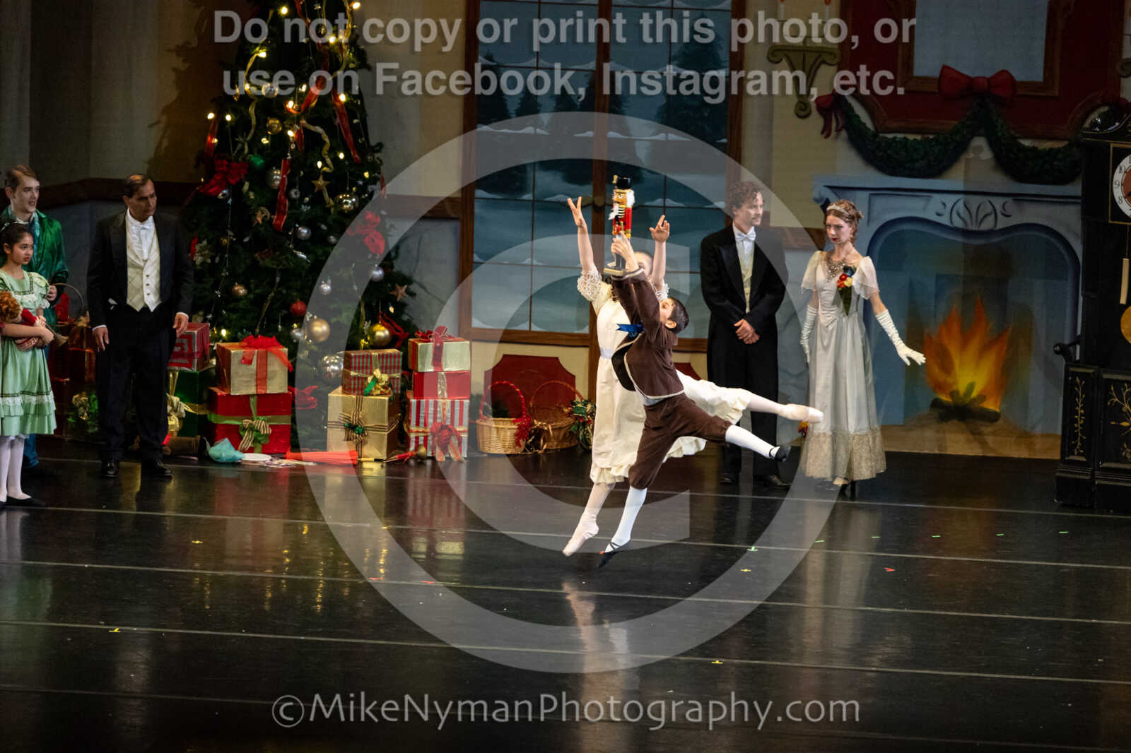 20251220182614-EQ7A0528