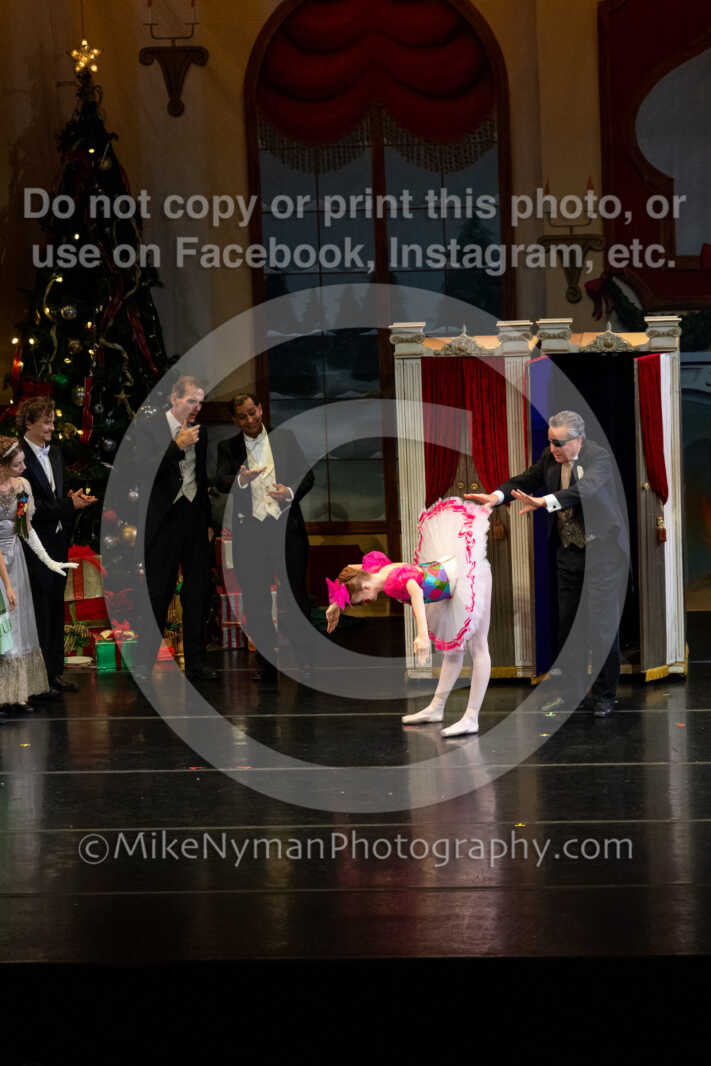 20251220182000-EQ7A0235