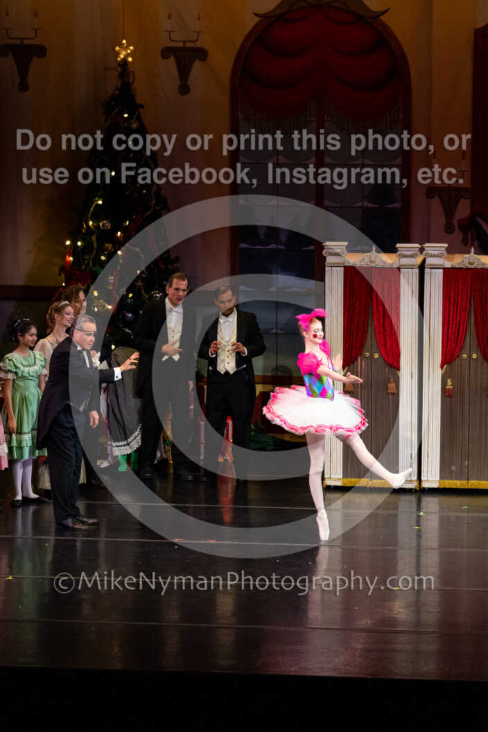 20251220182140-EQ7A0327