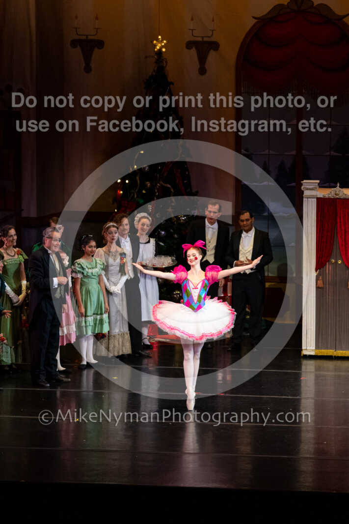 20251220182201-EQ7A0352