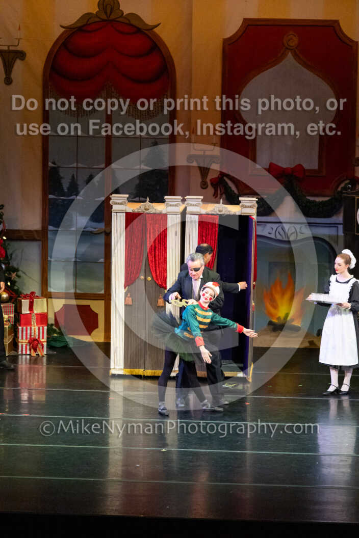 20251220182301-EQ7A0398