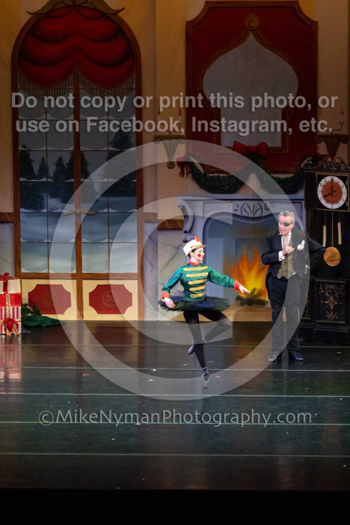 20251220182323-EQ7A0425