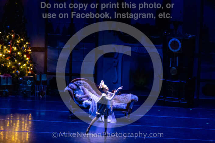 20251220183217-EQ7A0714