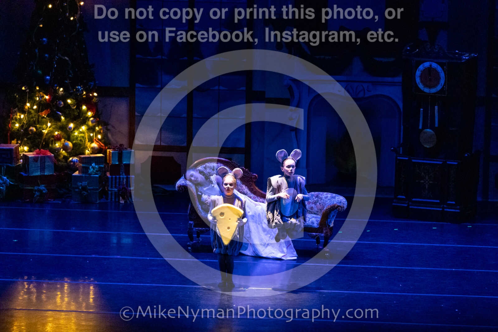 20251220183224-EQ7A0725