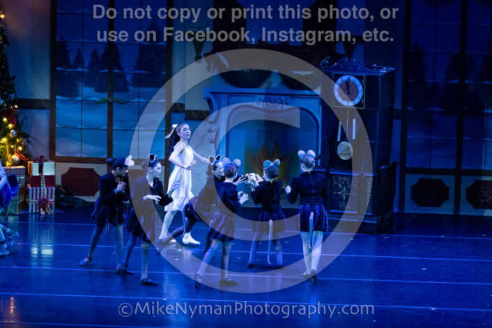 20251220183357-EQ7A0756