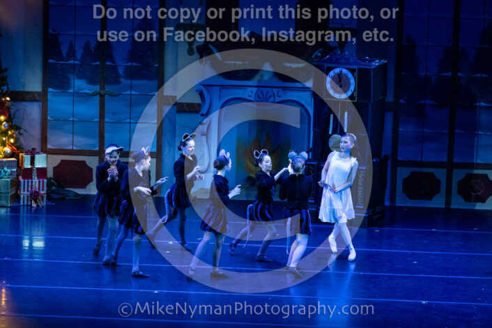 20251220183359-EQ7A0758