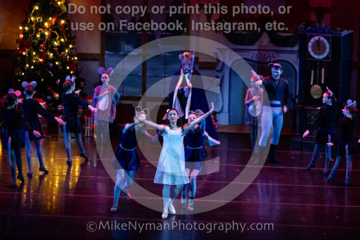 20251220183504-EQ7A0768