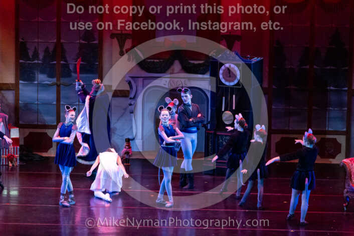 20251220183508-EQ7A0774