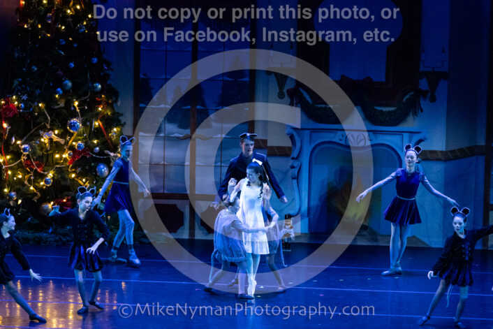 20251220183540-EQ7A0786