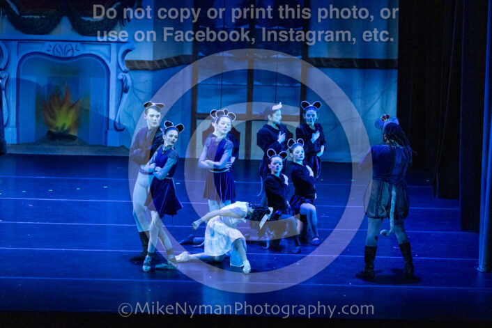 20251220183606-EQ7A0804