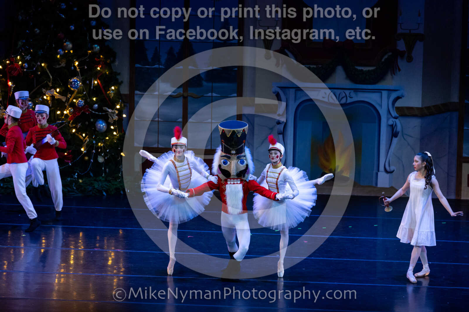 20251220183635-EQ7A0830