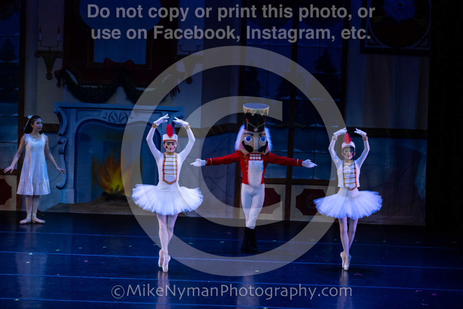 20251220183707-EQ7A0847