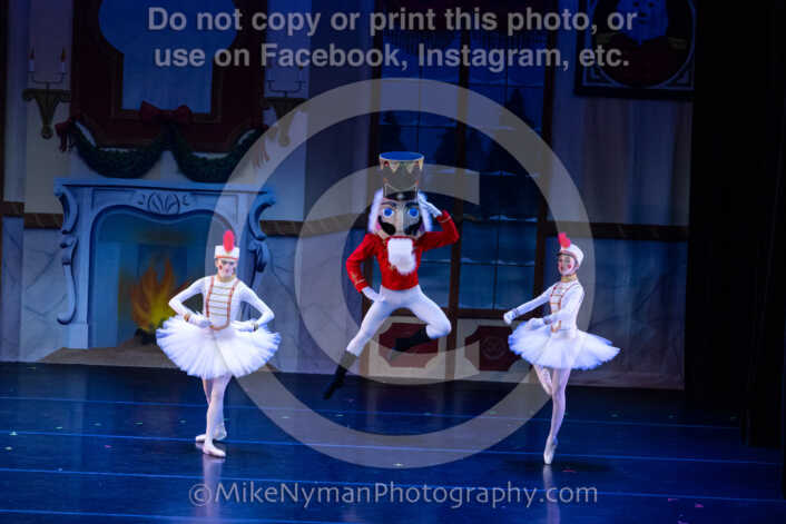 20251220183712-EQ7A0855