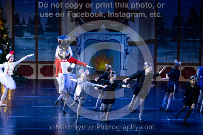 20251220183825-EQ7A0892