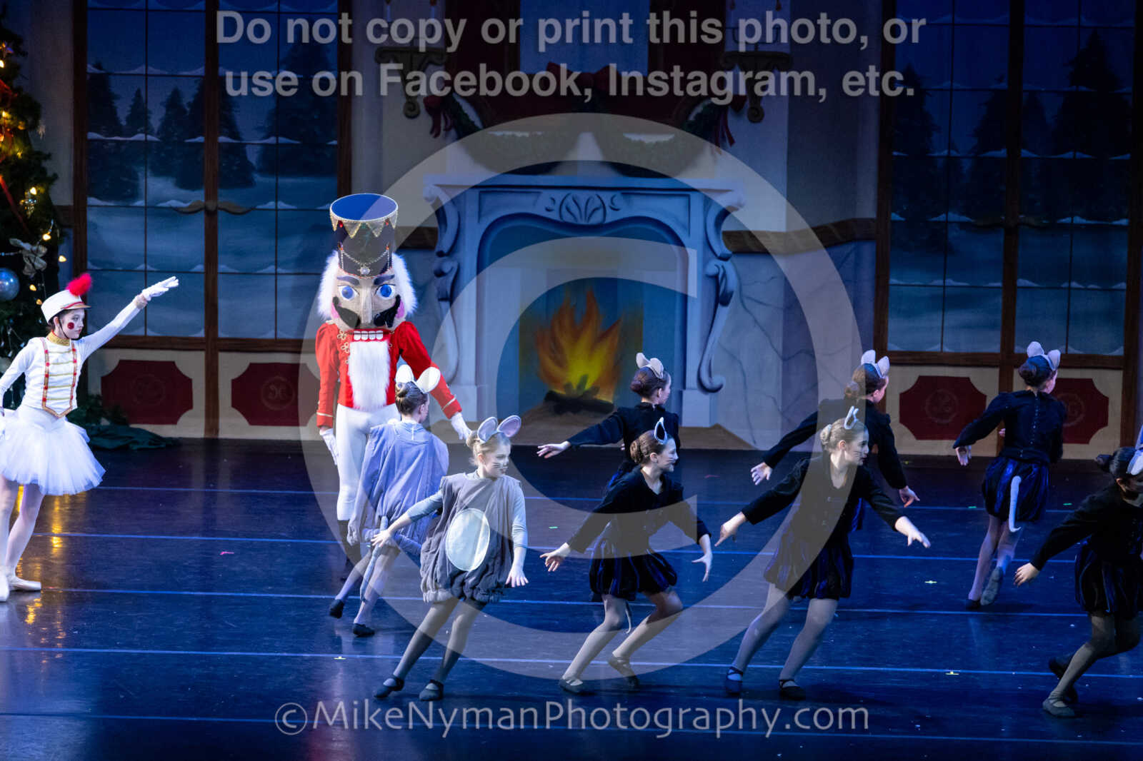 20251220183826-EQ7A0893