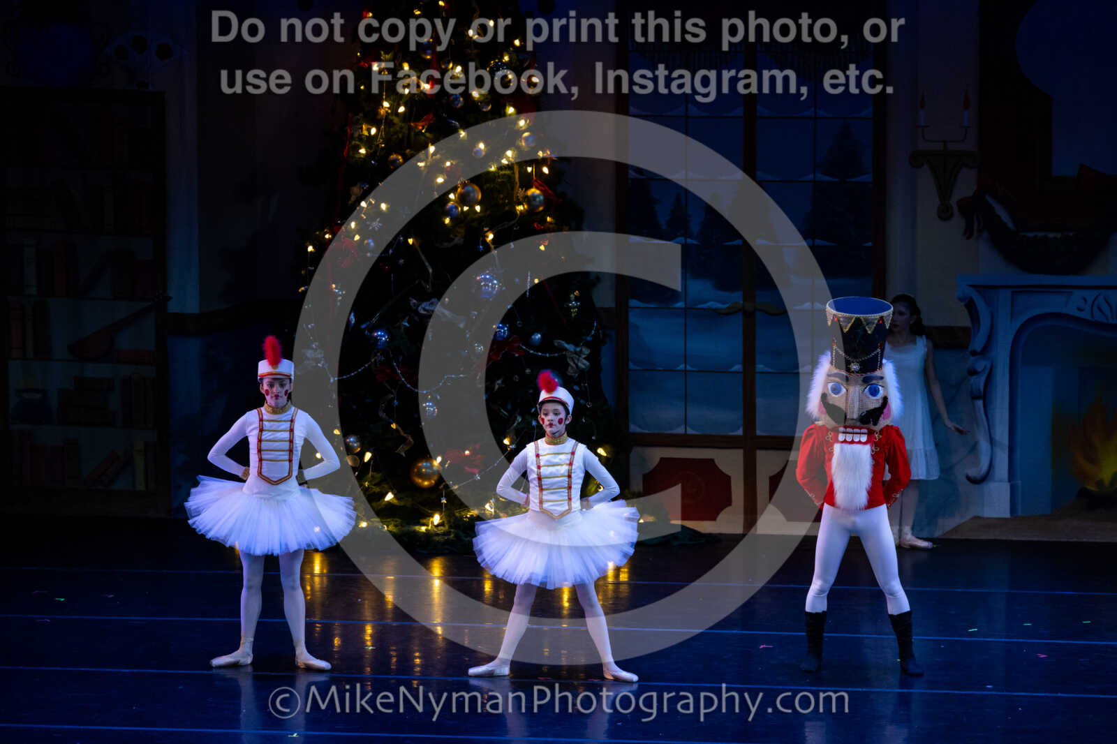 20251220183829-EQ7A0894