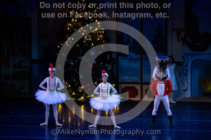 20251220183829-EQ7A0894