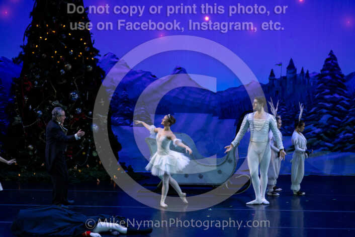 20251220184107-EQ7A0944