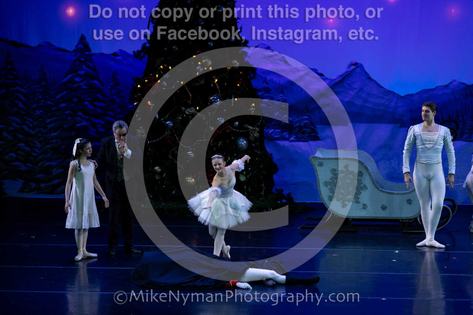 20251220184130-EQ7A0952