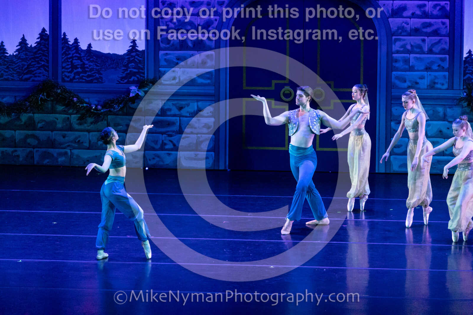 20251220192110-EQ7A1624